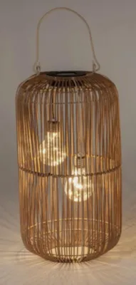 Produktbild von Dekorative Laterne in Rattan-Optik 22x38cm mit 2 Solar-Birnen, aus Metall  gefertigt und mit naturfarbenen Kunststoff-Bändern bespannt