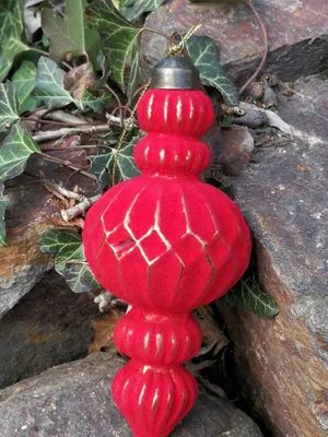 Produktbild von Christbaumkugel Kegel Jarla, rot beflockt