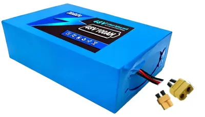 Immagine prodotto di Batteria al litio, capacità 100Ah, design leggero, connettori XT30 e XT60