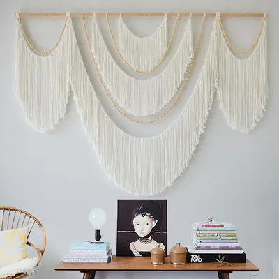 Macramé Wandhänger, Boho, 144,8 cm breit, handgefertigt mit Quasten und Perlen