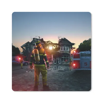 Produktbild von MuchoWow® Mauspad Mousepad Feuerwehrmann vor einem abgebrannten Haus 20x20 cm - Mousepads - Maus Mat - Pad - Mausunterlage - Desk Mat - Bureauartikeln