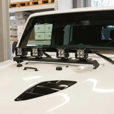 Produktbild von LED Bar Halter auf der Motorhaube schwarz Lightbar Jeep Wrangler JK 07-15