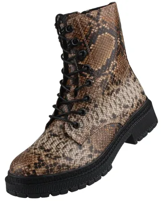 Der braune Stiefel zeigt die rechte Seite. Er hat Schnürsenkel und eine dicke Sohle.
