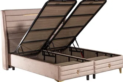 Produktbild von Elegantes Bett mit Matratze in Beige aus Textil und Edelstahl
