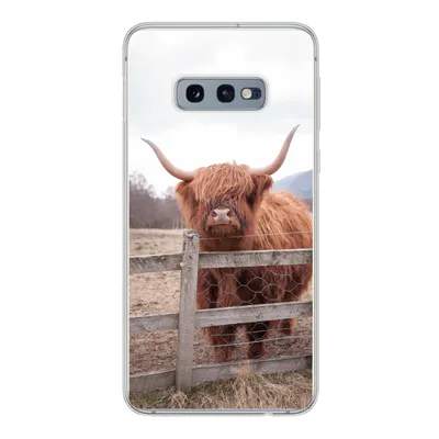 Produktbild von MuchoWow® Handyhülle Schutzhülle Hülle für Samsung Galaxy S10e Scottish Highlander - Gras - Zaun Silikon Softcase Handy Hülle - Handy