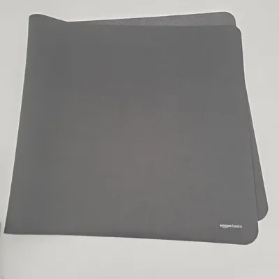 Produktbild von Amazon Basics Gaming Mauspad Computer verlängert Schwarz großes Rechteck erweitertes Spielerlebnis
