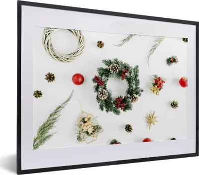 Produktbild von MuchoWow® Gerahmtes Poster Winter - Kranz - Weihnachten 40x30 cm - Poster mit Schwarzem Bilderrahmen Wandposter Rahmen Foto Bilder - Bilderrahmen - Poster im Rahmen