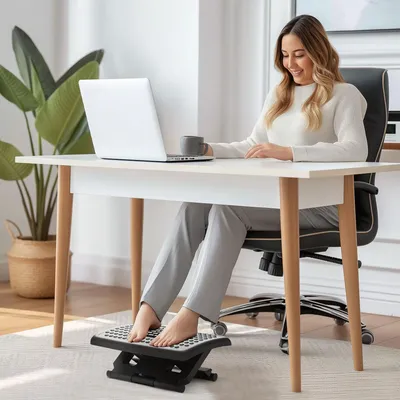 Produktbild von Fußstütze höhenverstellbar mit Massagerollen, Fußablage ergonomisch neigbar, ABS, Schwarz | 46 x 35 cm | 11–17 cm | -30° bis +30°