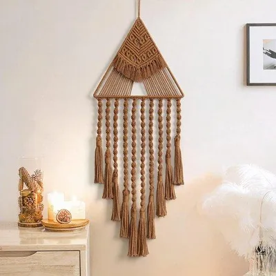 Immagine prodotto di Tessuto macramè in stile boho con nappina triangolare - Decorazione murale geometrica per un arredamento in stile bohémien