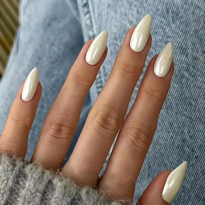 Productafbeelding van Zelfklevende kunstnagels, glanzend, melkwit, amandelvorm, 24 stuks, gemaakt van gel