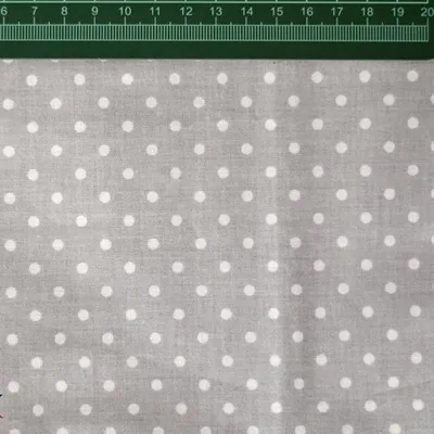 Produktbild von 100% Baumwolle Punkte 4mm weiß auf grauem Hintergrund