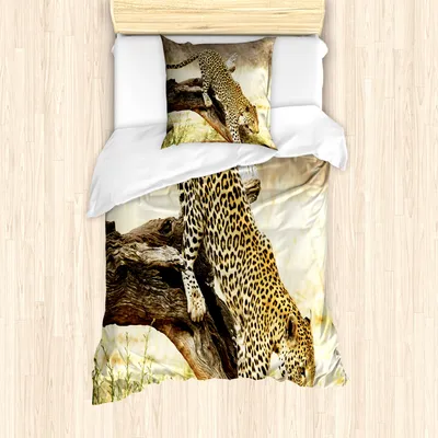 Produktbild von ABAKUHAUS Safari Mantele, Leopard-Wilde Katze auf Baum, Milbensicher Allergiker geeignet mit Kissenbezügen, 135 cm x 200 cm - 80 x 80 cm, Gelb Grün Braun