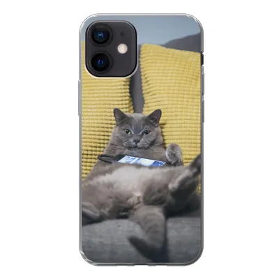 Produktbild von MuchoWow® Handyhülle Schutzhülle Hülle für iPhone 12 Katze - Bank - Faule Silikon Softcase Handy Hülle - Schutzhülle