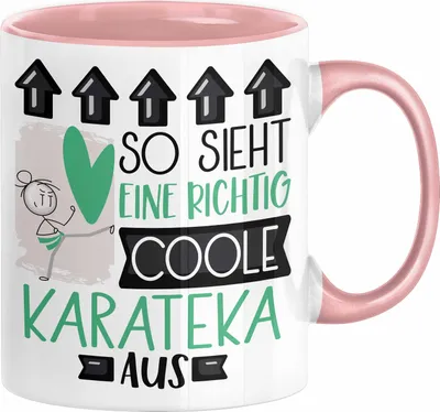 Produktbild von Karateka Geschenk Tasse Geschenkidee für Karateka Geburtstag Weihnachten Spruch So Sieht Eine Richtig Coole Karateka Aus Kaffee-Becher  (Rosa)