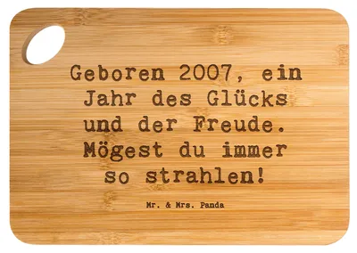 Produktbild von Mr. & Mrs. Panda schneidunterlage Spruch 2007 Geburtstag - Transparent - Geschenk, Erinnerung an, Holzbrett, liebevolle Botschaft, Holzbrettchen, Schneidebrett, Geboren