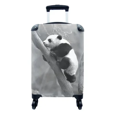 Produktbild von MuchoWow® Koffer Handgepäck Trolley Rollkoffer Kleine Reisekoffer mit 4 Rollen - Junger Panda klettert auf einen Baum - schwarz und weiß - Cabin Size < 55x40x23 cm & 55x40x20 cm - Fotokoffer - Kabinenkoffer - Boardgepäck - Reise-Box - Reisekoffer - Reisegepäck - Koffer mit Bild - Trolley für Kinder