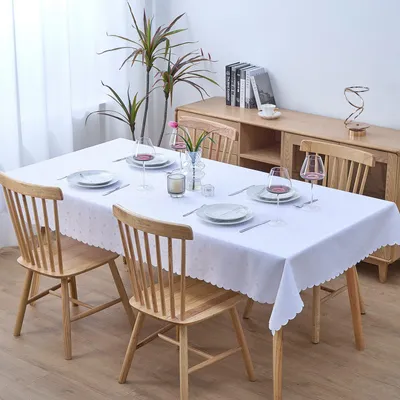 Produktbild von UnboxG Tischdecke 130x160 cm Weiß, Wasserabweisend mit Lotuseffekt, Kratzfest & Knitterfrei, Florales Jacquard Muster, Ultraschallschnitt-Saum für Esstisch & Restaurant
