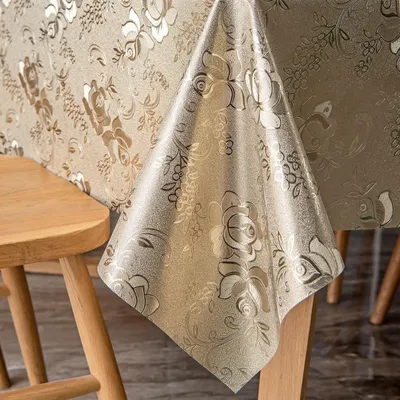Obrázok produktu pre Obrus z vinylu, zlatá farba, motív kvetu magnólie, 140 x 140 cm, umývateľný, odolný voči teplu
