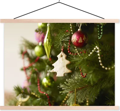 Produktbild von MuchoWow® Textilposter Eine Nahaufnahme eines geschmückten Weihnachtsbaums 40x30 cm mit holzfarbenen Rahmen - Bilder