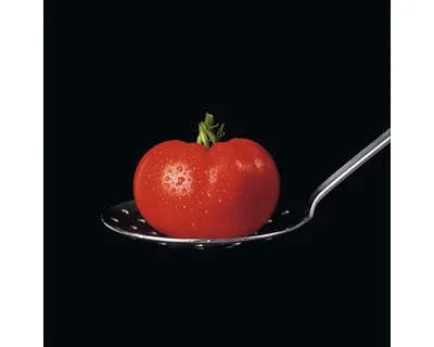 Produktbild von Glasbild Tomato On Black 50x50 cm