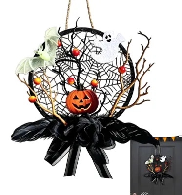 Image de Couronne d'Halloween gothique avec des motifs de citrouilles, de toiles d'araignées, pour la décoration
