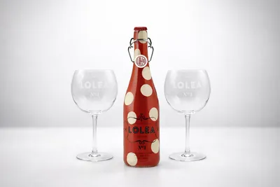 Produktbild von LOLEA Sangria Set N°1 Rot – 0,75 L (7 % Vol) | Rotwein-Sangria aus Cabernet Sauvignon & Tempranillo | inkl. 2 Ballongläser [Enthält Sulfite]