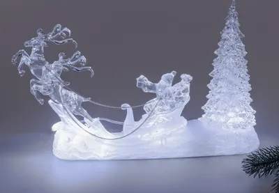 Produktbild von LED Dekofigur Santa mit Rentieren und Baum L. 33cm Acryl mit Licht Formano W25