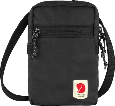 Produktbild von Fjäll Räven Umhängetasche High Coast Pocket Schwarz, recyceltes Polyamid, 17x11x4 cm, 0.8 L, 85 g, wasserabweisend, verstellbarer Schultergurt, Schlüsselhalter, 2 Fächer (Haupt- & Frontfach), flach, diebstahlsicher, PFC-frei
