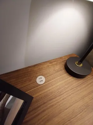Immagine prodotto di Tavolino da camera da letto comodino stile art deco legno hotel nuovo