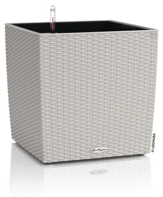 Immagine prodotto di Fioriera LECHUZA CUBE Cottage 40 grigio chiaro | Fioriera con sistema di irrigazione e inserto per piante | Effetto intrecciato | 39 x 39 x 40 cm | 15387