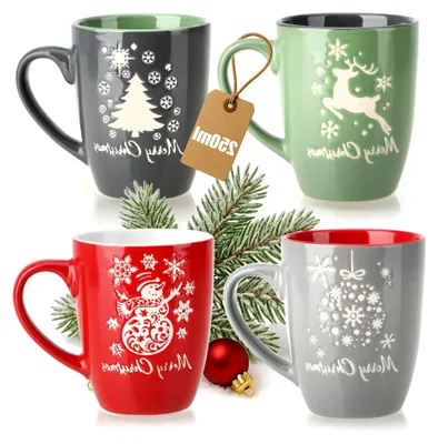 Produktbild von 4 Kaffeebecher aus Keramik - Kaffeetassen im modernen weihnachtlichen Design - Becher für kalte und heiße Getränke - bunte Henkeltassen 250 ml (rot/grau/grün/blau)