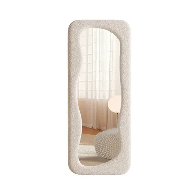 Produktbild von SensaHome gepolsterter Standspiegel Curvy – asymmetrischer organischer Ganzkörperspiegel aus Bouclé-Stoff – 60 x 160 – Teddyweiß