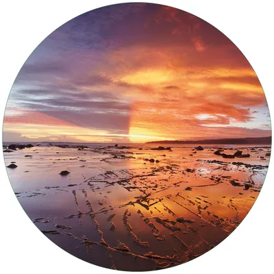 Produktbild von Wallario Premium Glasbild, freischwebende Optik, kräftige Farben, rund 50cm Durchmesser, Motiv Wattwanderung am Meer bei Sonnenuntergang