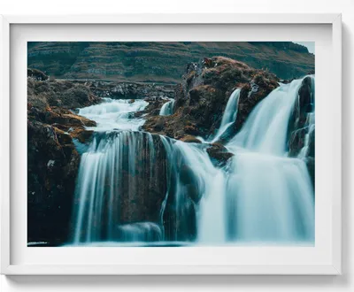 Produktbild von Foto eines Bergwasserfalls– Wandbild mit Rahmen – Gerahmtes Bild  – Wanddekoration – 80x60 cm –  Weiß Rahmen