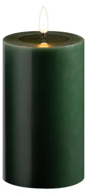 Imagen del producto de Vela LED de tamaño medio, color verde, con temporizador, diámetro de 7,5 cm, altura de 12,5 cm. Requiere 2 pilas AA. Vela LED con efecto parpadeante, imitación de cera real, sin llama. Vela LED de tamaño medio, con apariencia de cera real