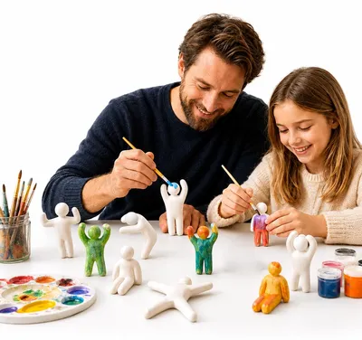 Produktbild von Unbemalte Figuren zum Bemalen, 8er Set Miniaturfiguren aus Kunststoff, kreative Bastelmodelle für Kinder und Erwachsene, DIY Modellbau Zubehör