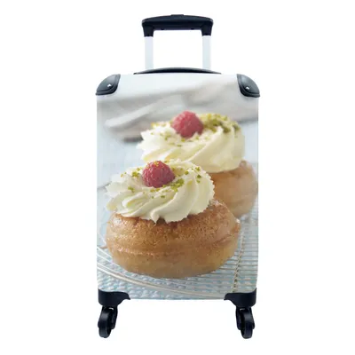 Produktbild von MuchoWow® Koffer Handgepäck Trolley Rollkoffer Kleine Reisekoffer mit 4 Rollen - Frankreich - Gebäck - Schlagsahne - Cabin Size < 55x40x23 cm & 55x40x20 cm - Fotokoffer - Kabinenkoffer - Boardgepäck - Reise-Box - Reisekoffer - Reisegepäck - Koffer mit Bild - Trolley für Kinder
