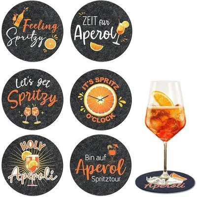 Immagine prodotto di Sottopiatti Aperol in lana di pecora, confezione da 6, 10 x 10 cm, sottopiatti con frasi divertenti per gli appassionati di Aperol, decorazioni da tavola per feste a tema, Carnevale