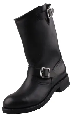 Auf dem Bild ist ein schwarzer Stiefel abgebildet der von der Seite betrachtet wird. Der Stiefel hat ein schlichtes Design mit einer glatten Oberfläche und einer robusten Sohle.