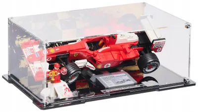 Produktbild von Blacked Brick Vitrine mit bedruckter Rückwand für LEGO® 11375 ICONS – Ferrari F2004 & Schumacher