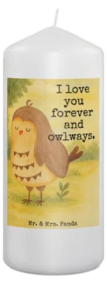 Produktbild von Mr. & Mrs. Panda Stumpenkerze Eule Zufrieden Design 19 x 8 cm - Weiß - Geschenk, Bedruckte Kerze, Müde, Wortspiel, Wachskerze, Owl, Hochzeitstag, Erinnerungskerze