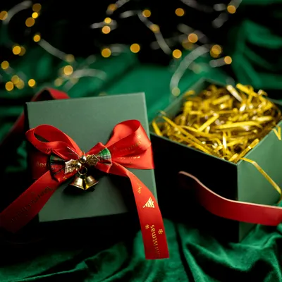 Produktbild von SCHÖNE grüne Schachtel mit Schleifendeckel für Weihnachtsdekorationen
