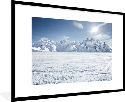 Produktbild von MuchoWow® MuchoWow® Gerahmtes Poster Verschneite Landschaft vor den Bergen in der Schweiz 90x60 cm - Poster mit zchwarzem Bilderrahmen - Wanddekoration - Fotos