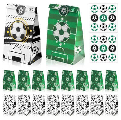 Productafbeelding van 18 Stuks Voetbal Geschenkzakjes met 18 Stickers, 2 Ontwerpen