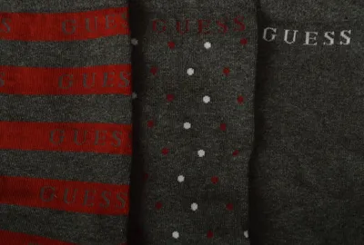 Produktbild von GUESS Herren Socken 3 Paar niedrige kurze Socken mit Box Baumwolle mit Logo Artikel U4BG30KCKC0, Piede 43/46, Cotone 78%,Poliammide 15%,Elasthan 7%