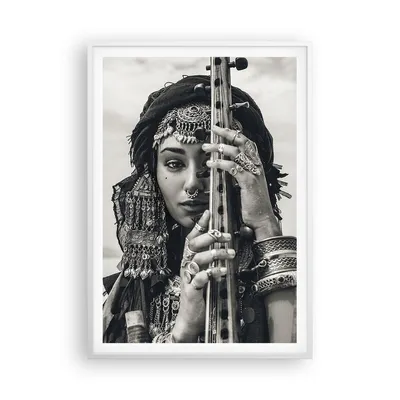 Produktbild von Gerahmtes Poster - Weißer Rahmen - Frau ethnisch Schmuck - 70x100 cm - Wand Bild - Wanddeko - Wandbilder - Kunstposter - Wandposter - Bilderrahmen - Bilder - Kunstdruck - P2WPA70x100-5027