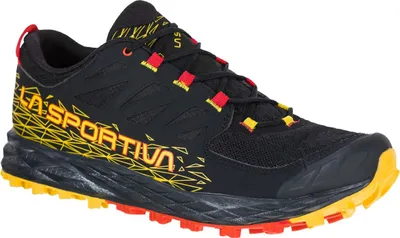 Trailrunning-Schuh "Lycan II" von La Sportiva in Schwarz mit gelben und roten Akzenten.