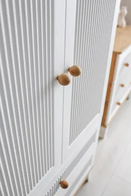 Produktbild von Praktischer Kleiderschrank mit viel Stauraum für das Kinderzimmer