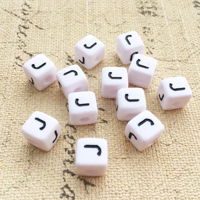 Produktbild von Buchstaben Perlen, 30 Stück, 6x6 mm, weiß mit schwarz, eckig, Buchstabe J