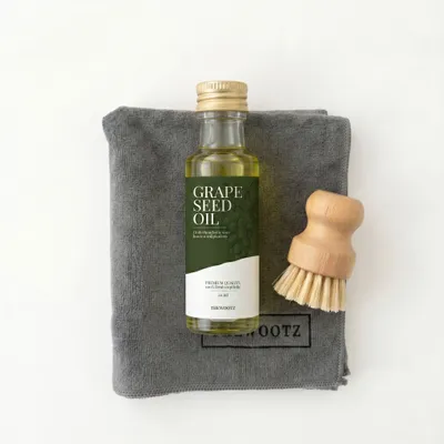 TheWootz onderhoudspakket 20 ml: druivenpitolie, houten borstel en grijze microvezeldoek
